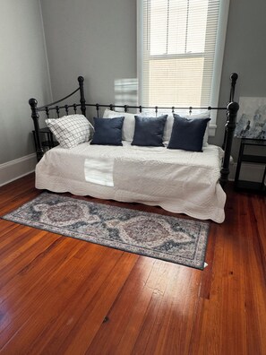 4 bedrooms, WiFi, bed sheets