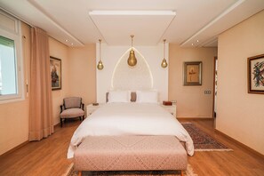 6 bedrooms, desk, iron/ironing board, free WiFi - Palais Elya (Rabat)