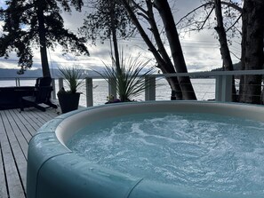 Terrace/patio - Hood Canal Escape- upscale meets the rocky shores! (Belfair)