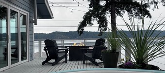 Hood Canal Escape- upscale meets the rocky shores!