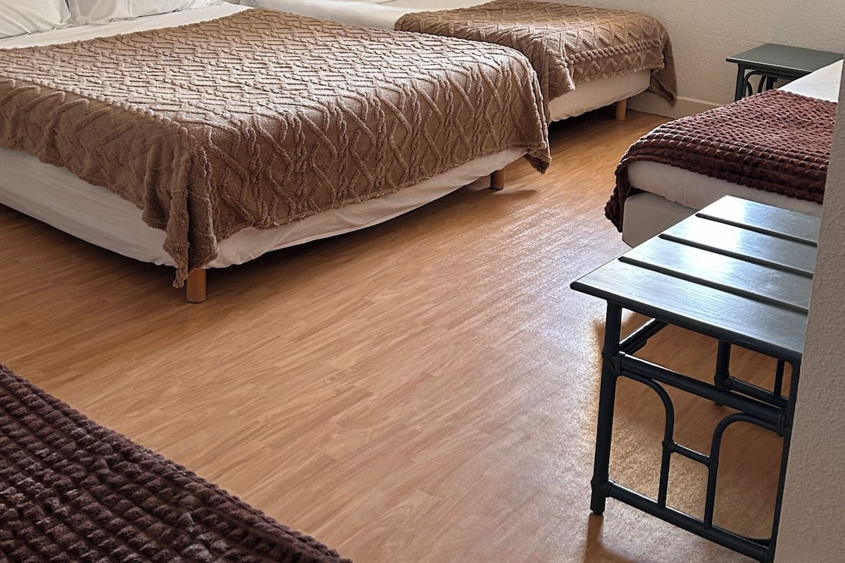 Wifi gratis y ropa de cama