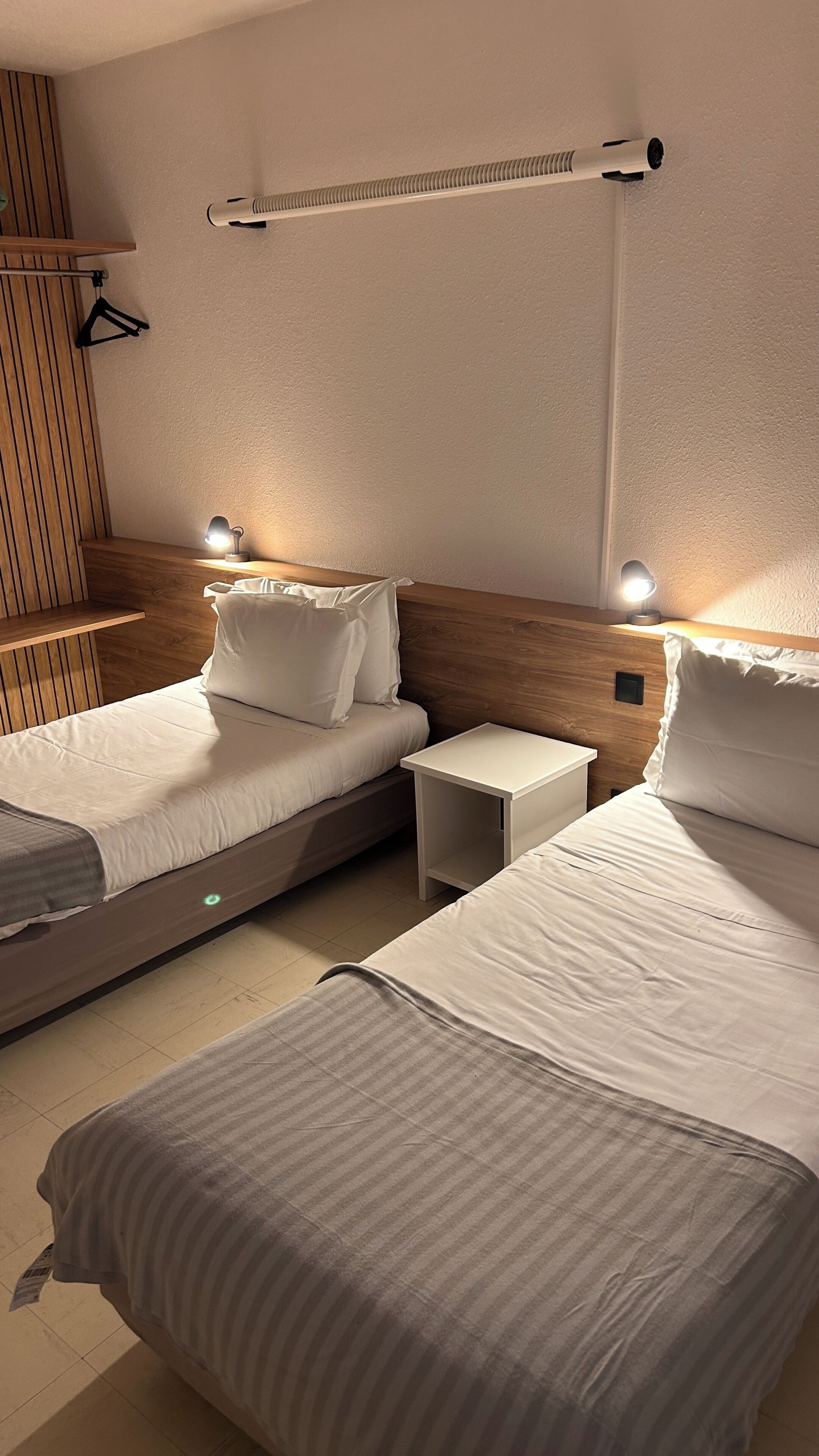 Habitación Confort con 1 cama matrimonial o 2 individuales, 2 camas individuales, para no fumadores | Wifi gratis y ropa de cama 