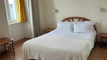 Deluxe tweepersoonskamer, 1 kingsize bed, uitzicht op de stad | Gratis wifi, beddengoed