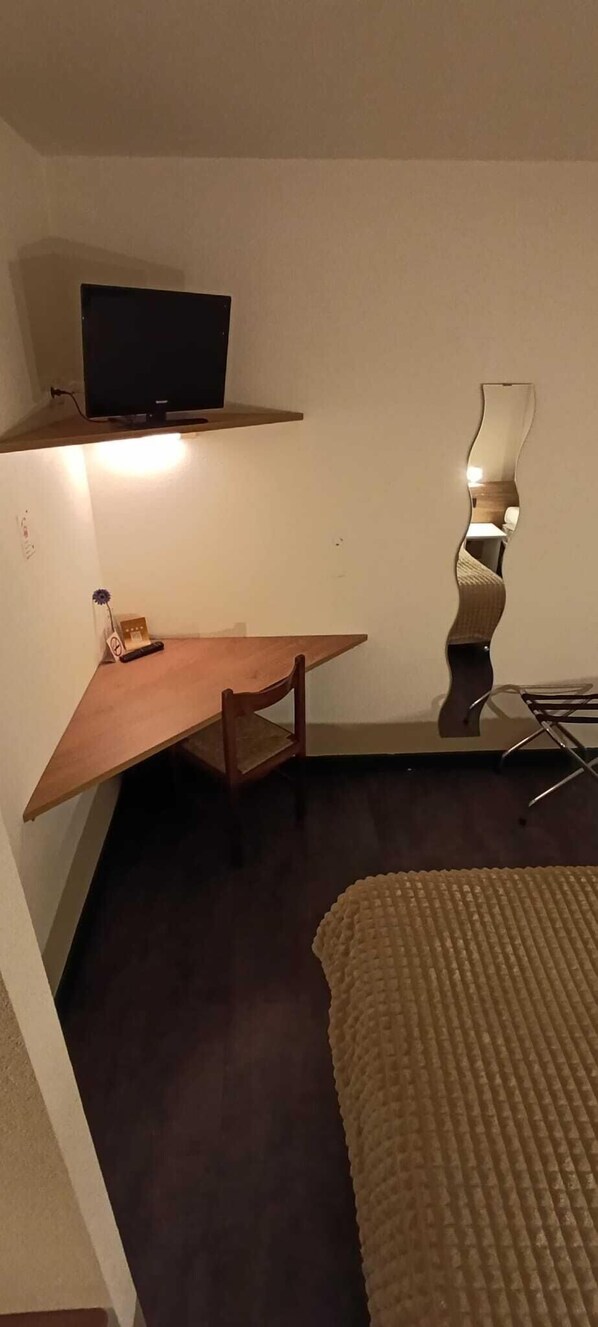 Habitación doble Confort, para no fumadores | Wifi gratis y ropa de cama 