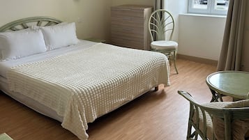 Chambre Double Deluxe, 1 trĂšs grand lit, vue ville