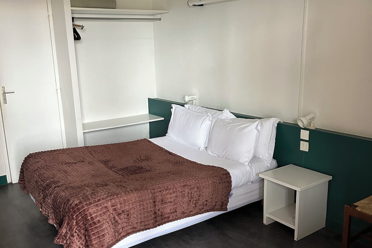 Wifi gratis y ropa de cama