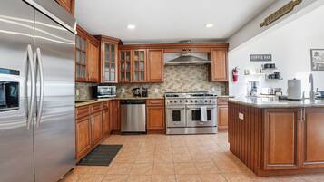 Microwave, oven, stovetop, coffee/tea maker