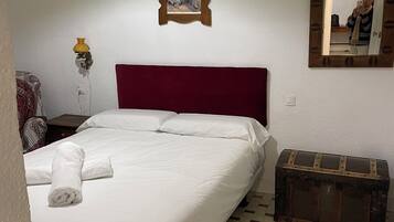 3 slaapkamers, een strijkplank/strijkijzer, internet, beddengoed