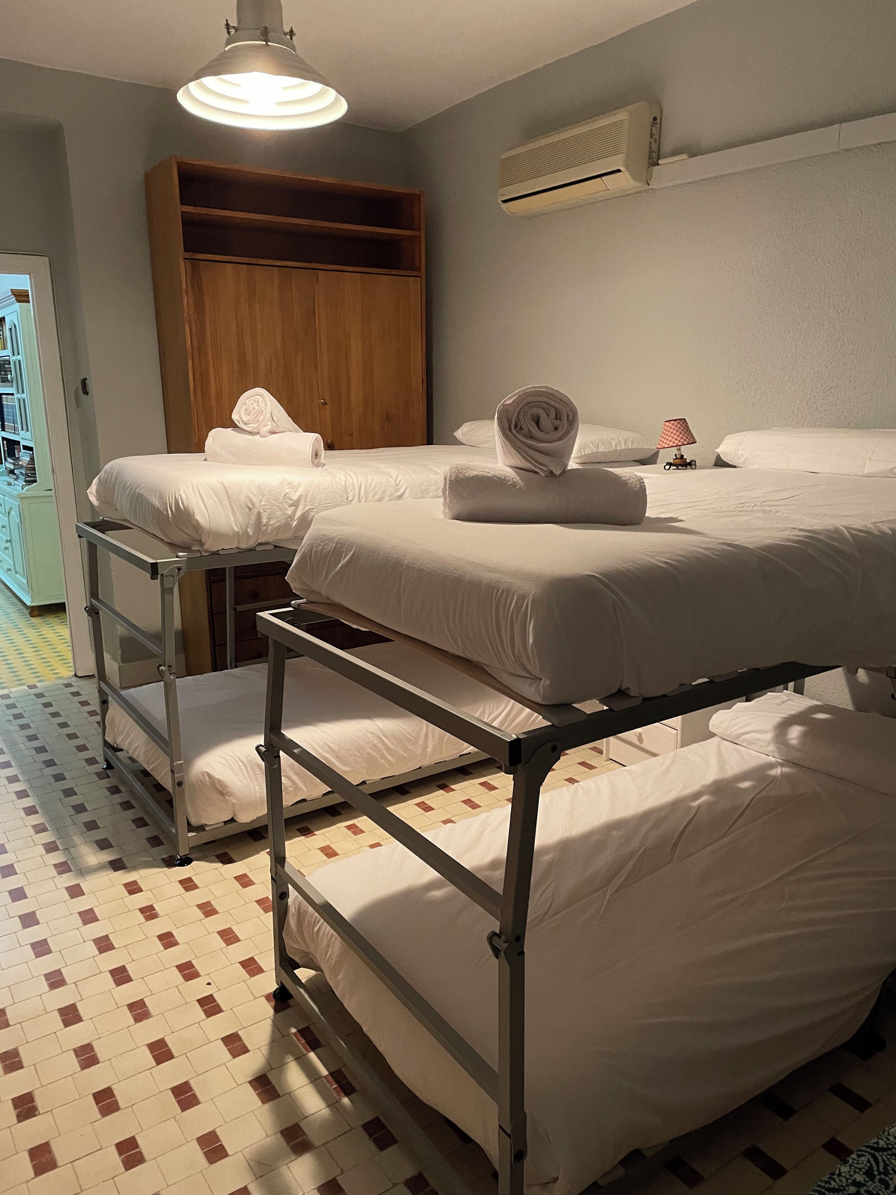 3 chambres, fer et planche à repasser, accès Internet, draps fournis