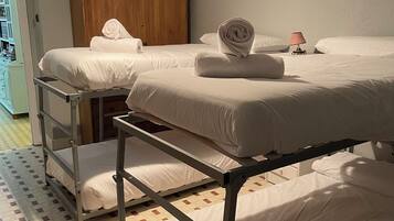 3 bedrooms, iron/ironing board, internet, bed sheets