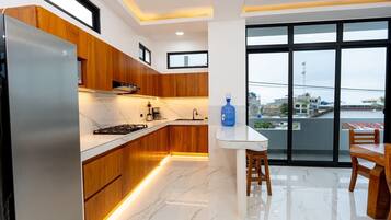 อพาร์ทเมนท์สำหรับครอบครัว, ระเบียง, วิวสวนหย่อม | ครัวส่วนตัว