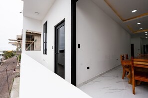 Family Apartment, Balcony, Courtyard View | Living area