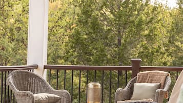 Luxury House, Lake View | Teres/patio