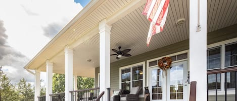 ラグジュアリー ハウス レイクビュー | 施設の正面