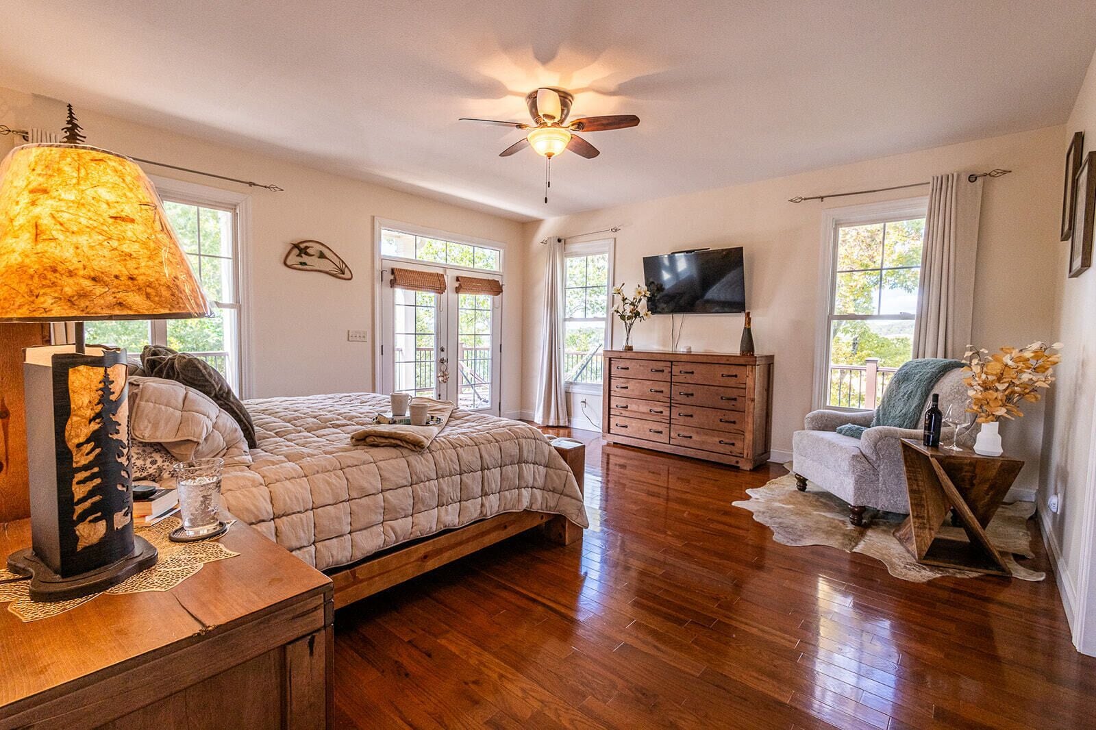 Luxury House, Lake View | Premium bedding, down duvets, pillow-top beds, blackout curtains