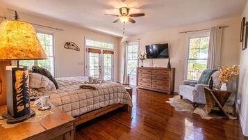 Luxury House, Lake View | Premium bedding, down duvets, pillow-top beds, blackout curtains