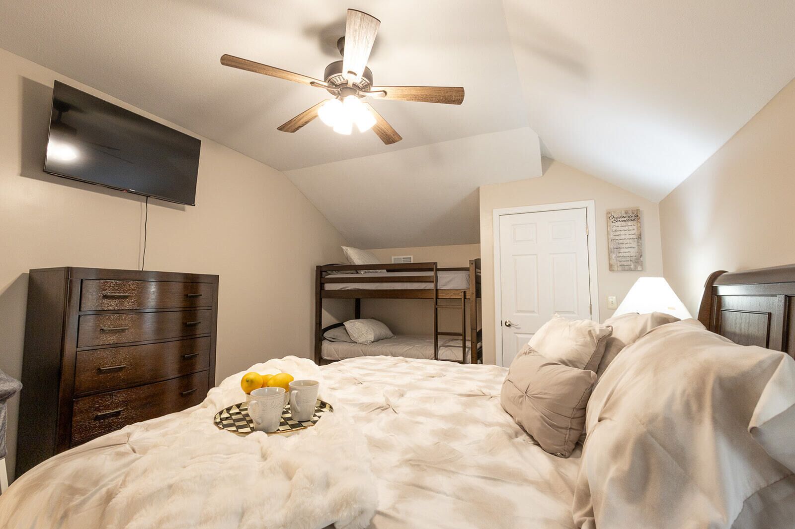 Luxury House, Lake View | Premium bedding, down comforters, pillowtop beds, blackout drapes