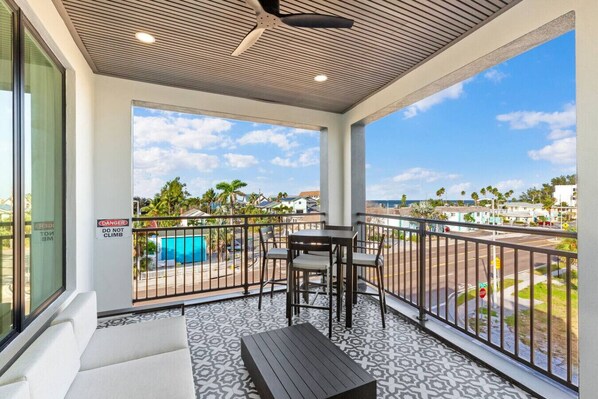 تناول الطعام بالخارج