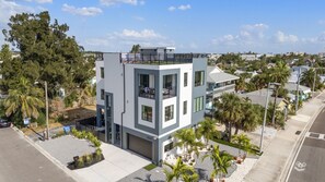 المنشأة من الخارج