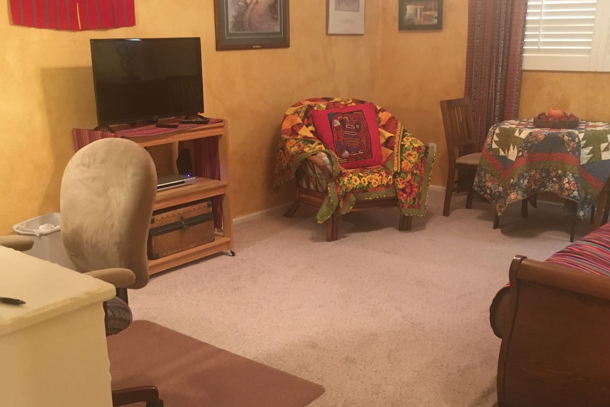 Deluxe Suite | Desk, laptop workspace, free WiFi