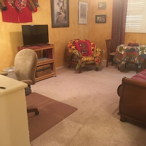 Deluxe Suite | Desk, laptop workspace, free WiFi