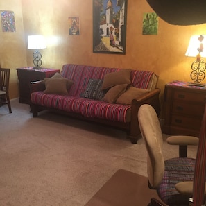 Deluxe Suite | Desk, laptop workspace, free WiFi
