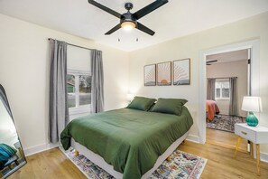 2 habitaciones, tabla de planchar con plancha, wifi y ropa de cama 