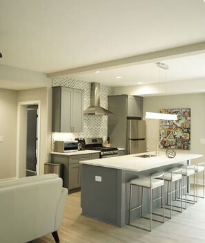 Mikroaaltouuni, uuni, liesi, astianpesukone