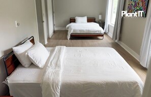 4 habitaciones, tabla de planchar con plancha y acceso a internet 