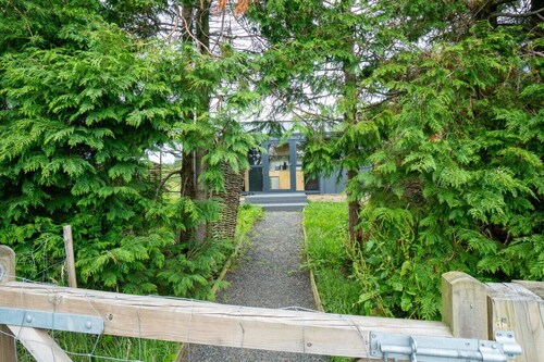 Eden Eco Cabin And Pub