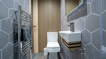 Håndklær, såpe og toalettpapir