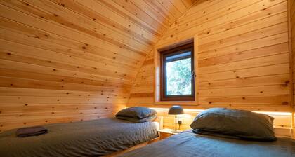 Eco Friendly Cabins Next To The Crossings Pub