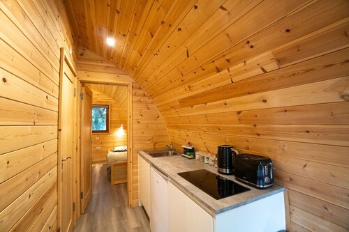 Lidgate Star Cabin 1 · Eco-friendly cabins next to a 16th century pub
