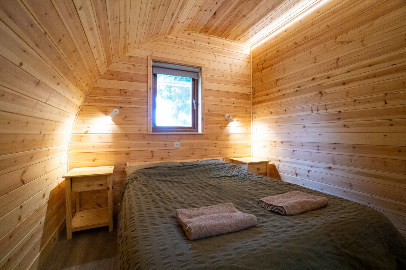 2 bedrooms, bed sheets