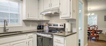 Hike, Golf, Explore: Home 10 Mi to Lake Lanier!