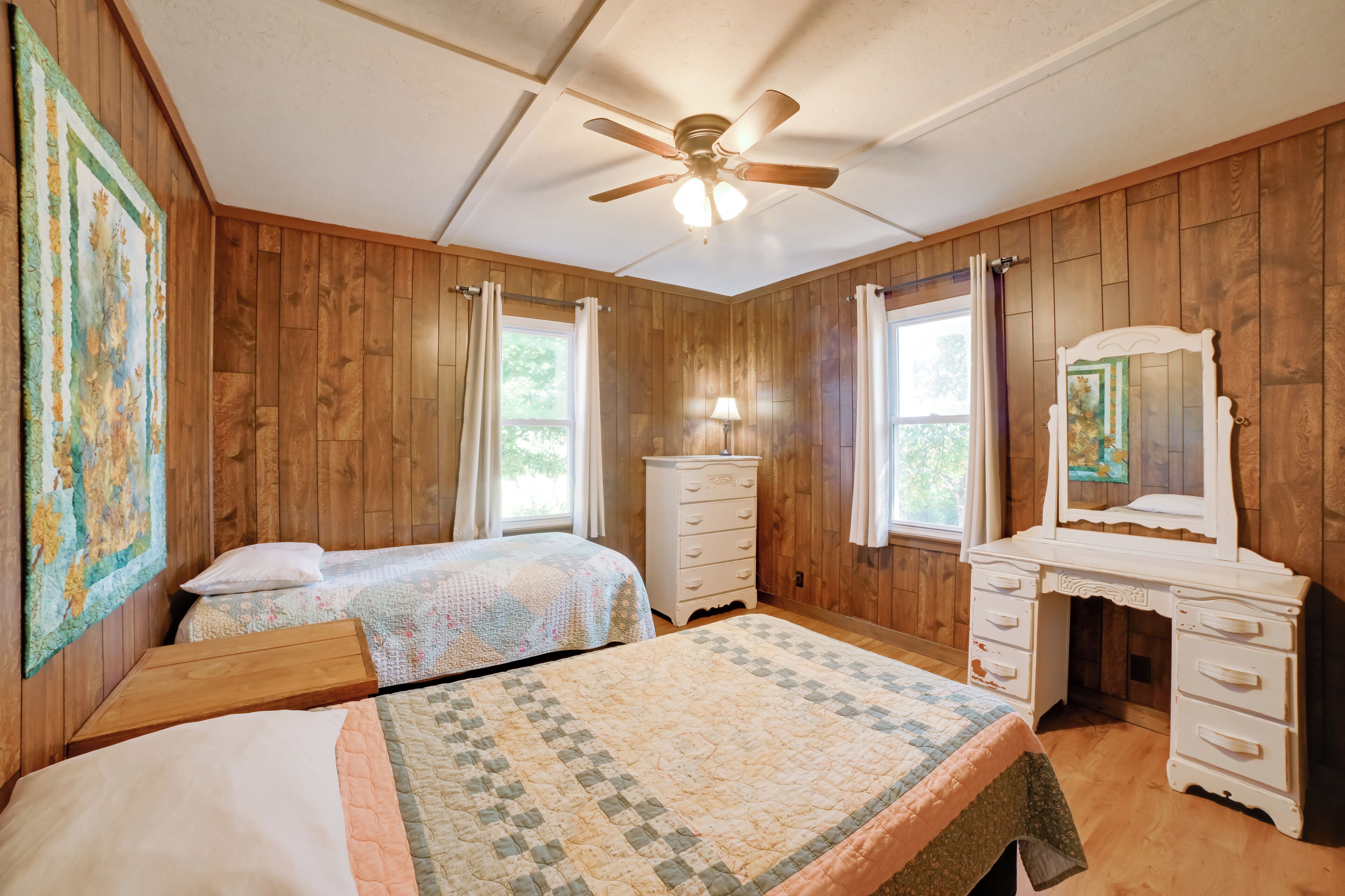 3 bedrooms, desk, iron/ironing board, travel crib