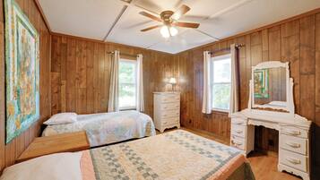 3 عدّة غرف نوم ومكتب ومكواة/لوح كي وسرير سفر