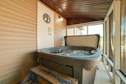 Pet Friendly House: 5 Mins to Garden of the Gods