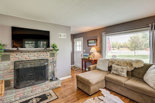 Fishing & Skiing Base! Residential Bozeman Escape