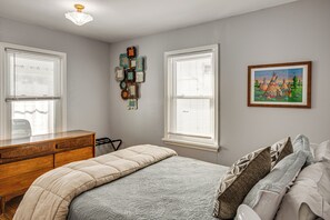 2 slaapkamers, een strijkplank/strijkijzer, reisbedje, internet