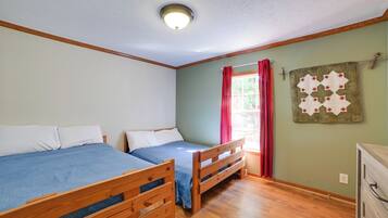 4 bedrooms, desk, iron/ironing board, travel crib