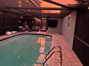 Outdoor pool - Tropical 2-bedroom house with pool & hot tub in Fort Myers (Fort Myers)