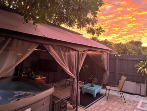 Terrace/patio - Tropical 2-bedroom house with pool & hot tub in Fort Myers (Fort Myers)