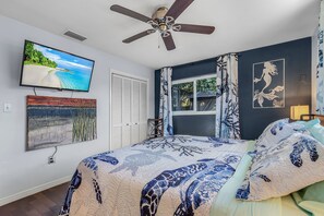 2 bedrooms, desk, iron/ironing board, WiFi