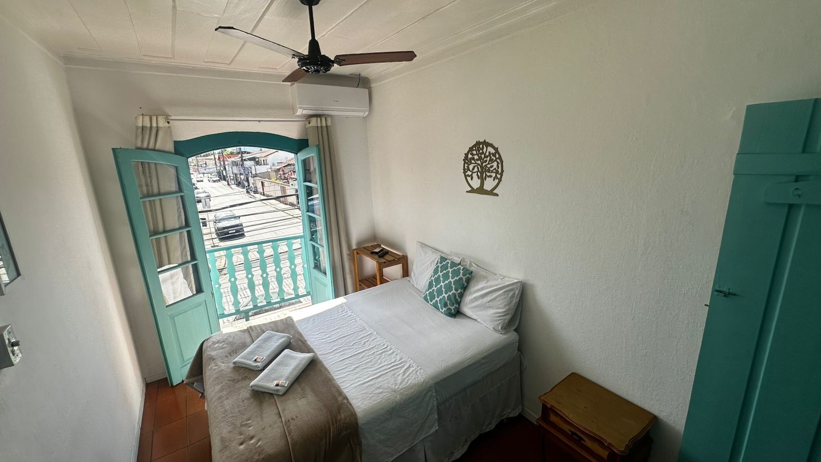 Habitación doble estándar, balcón, vista a la ciudad | Wifi gratis 