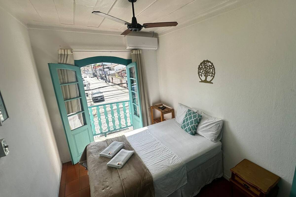 Habitación doble estándar, balcón, vista a la ciudad | Wifi gratis