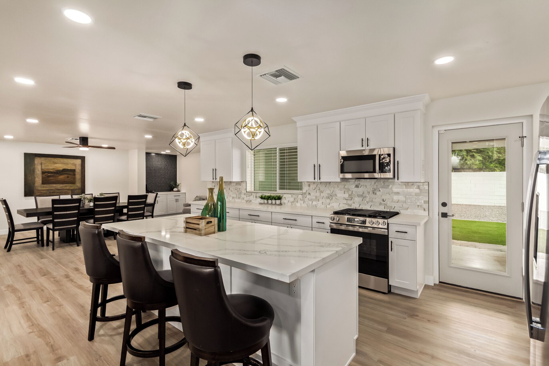 Microondas, horno, parrilla de estufa y lavavajillas 