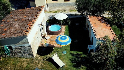Alcove room garden view