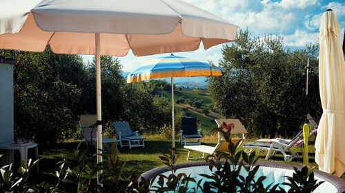 Alcove room garden view