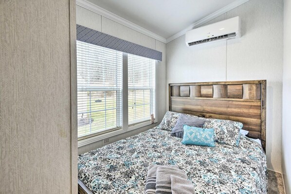 Escritorio, wifi gratis y ropa de cama